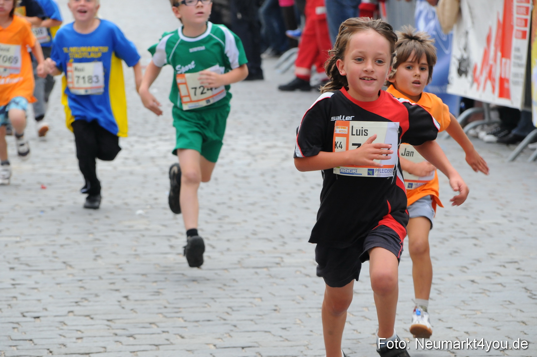 0072 Stadtlauf Neumarkt Bambinilaeufe 200909